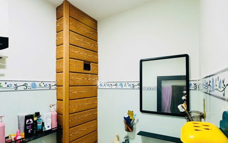 Bán Nhà Lạc Long Quân, Phường 8 Tân Bình, DTSD 50m2, 3Tầng 2PN. Chỉ 3.15 tỷ còn TL Với chính Chủ